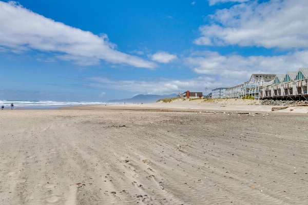 Rockaway Beach Condos Main image